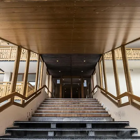 Roche Blanche - Location: Beau Renove Mae-9086 * Val Thorens