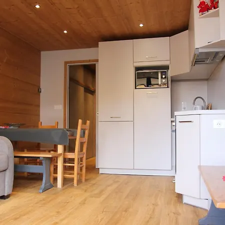 Roche Blanche - Location: Beau Renove Mae-9086 * Val Thorens