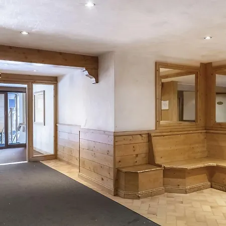 Roche Blanche - Location: Beau Renove Mae-9086 * فال تورُن